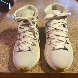 NEW WOMEN SOREL SNEAKERS